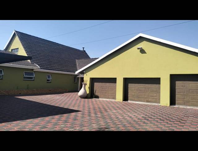 6 BEDROOM HOUSE FOR SALE IN ROODEKRANS